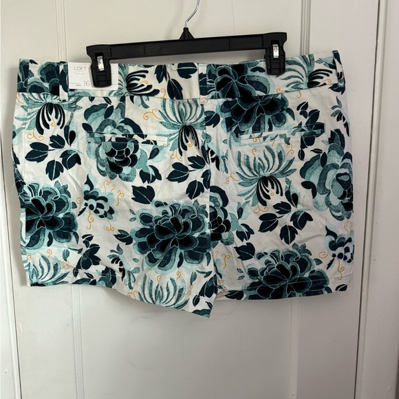 LOFT blue patterned shorts size 16 - Picture 3 of 5